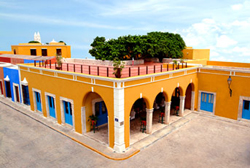 Patio-Hacienda Puerta Campeche