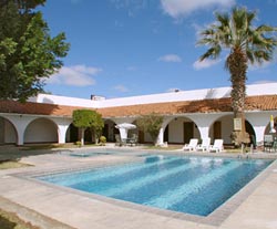 Pool at Desert Inn Catavi�a