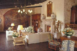 Villa Montaa-Fireplace Lobby