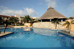 Pool at Viva Wyndham Azteca