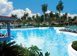 Pool at Riu Playacar All Incl