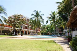 Pool & Garden at Villasol