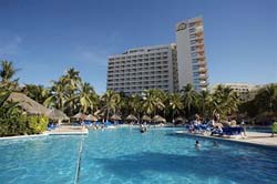 Pool at Park Royal Ixtapa